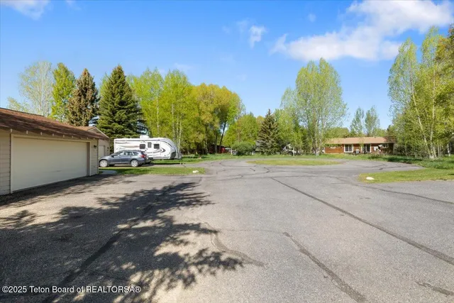 $1,250,000 | 3455 South Tensleep Drive, Unit 19, Jackson, WY 83001