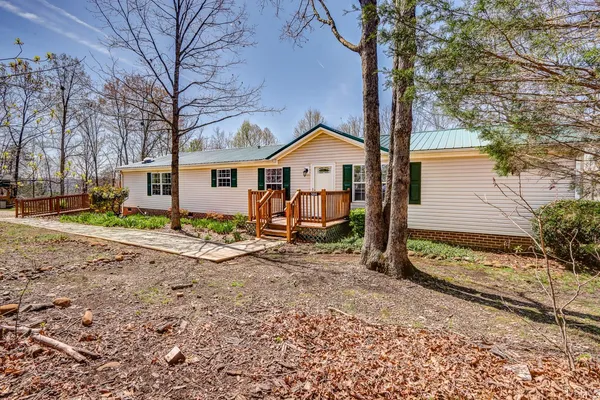 $369,900 | 384 McNeish Lane, Gladstone, VA 24553