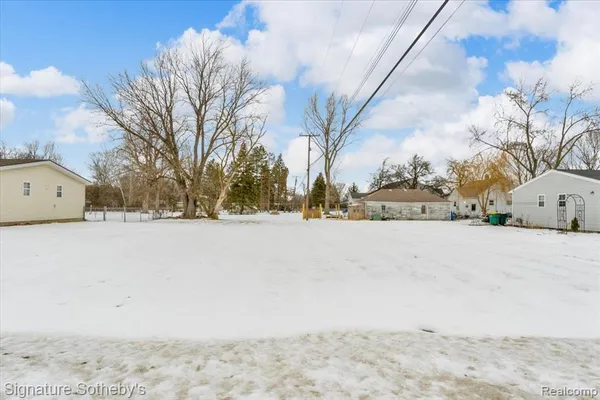 $159,900 | 2983 Dashwood Drive, Troy, MI 48083