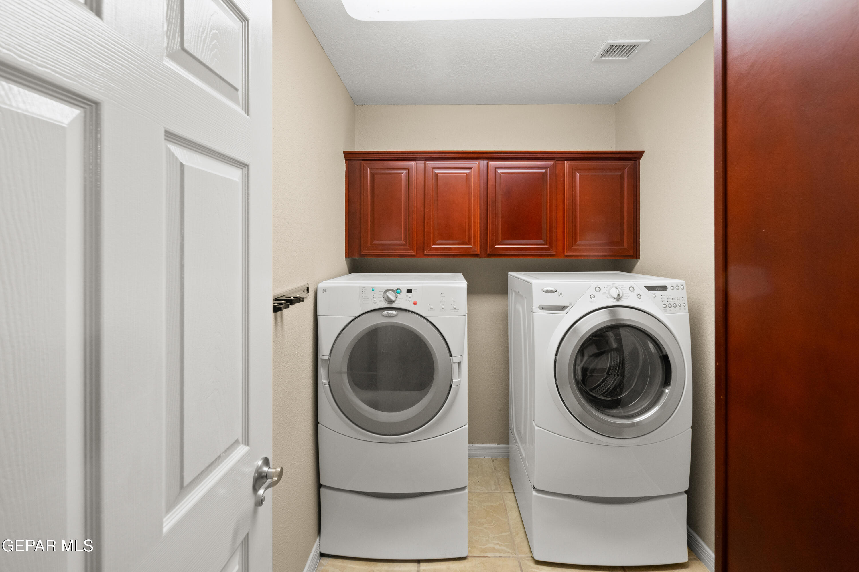 6705 Pearl Ridge Drive El Paso, TX 79912 - Photo 18 of 58 a utility room with dryer and washer