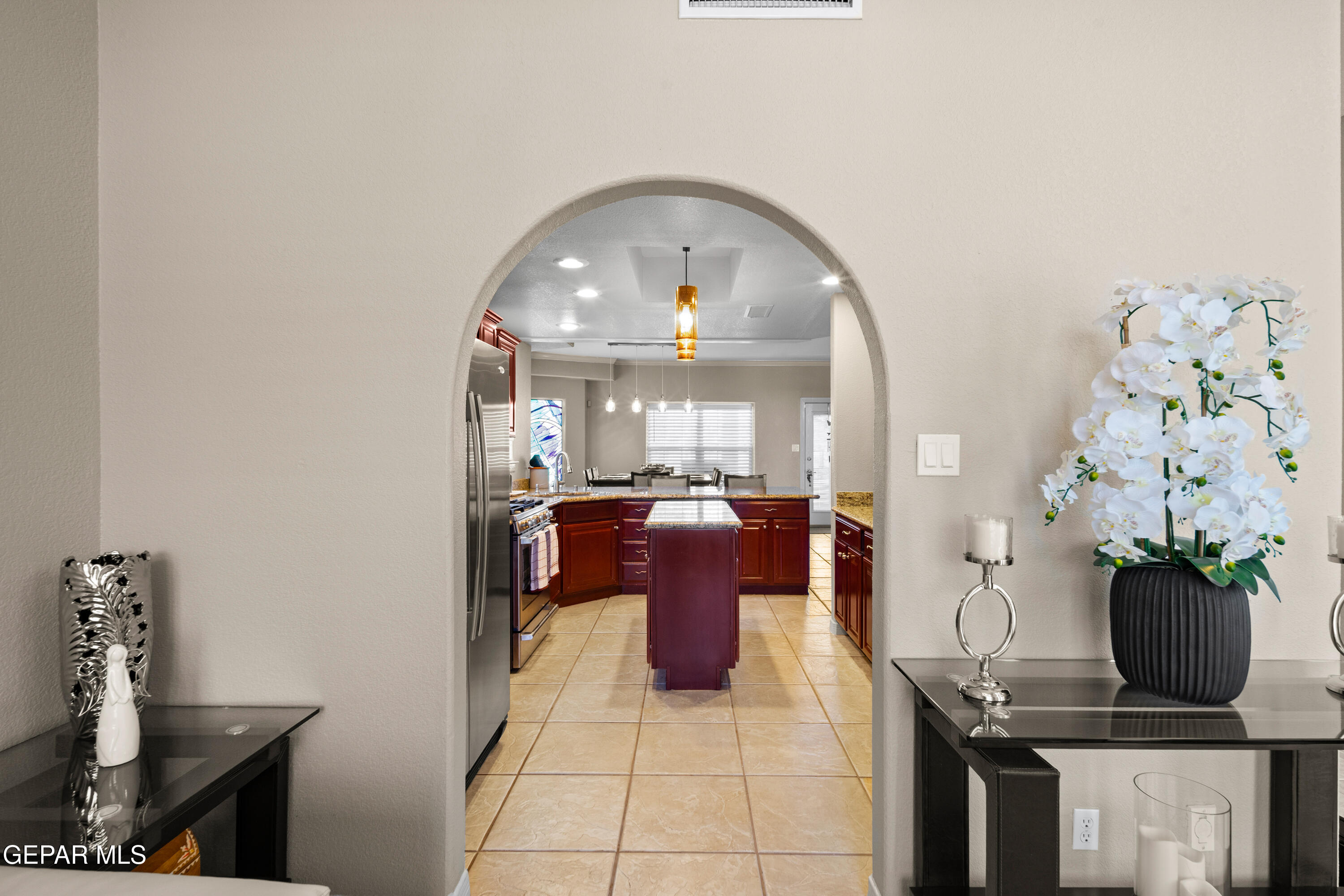 6705 Pearl Ridge Drive El Paso, TX 79912 - Photo 8 of 58 a dining room with furniture and a potted plant