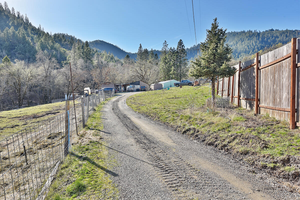 900 Schieffelin Gulch Road Gold Hill, OR 97525 - Photo 3 of 33 3(1)