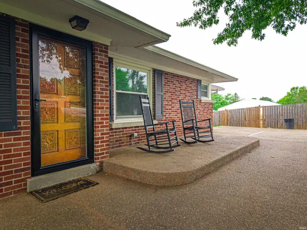 $289,000 | 5206 Bridgeview Drive, Evansville, IN 47712