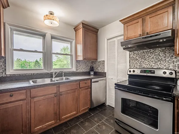 $289,000 | 5206 Bridgeview Drive, Evansville, IN 47712