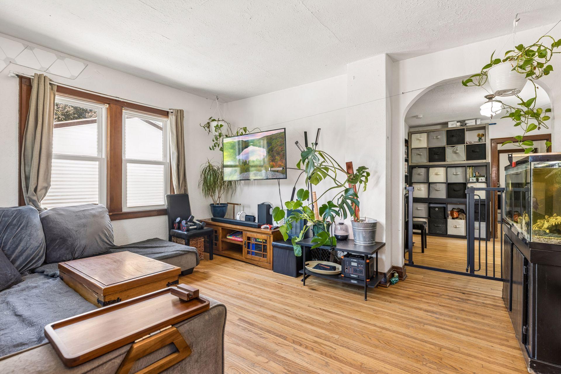 671 Spring Street Northeast Minneapolis, MN 55413 - Photo 4 of 41