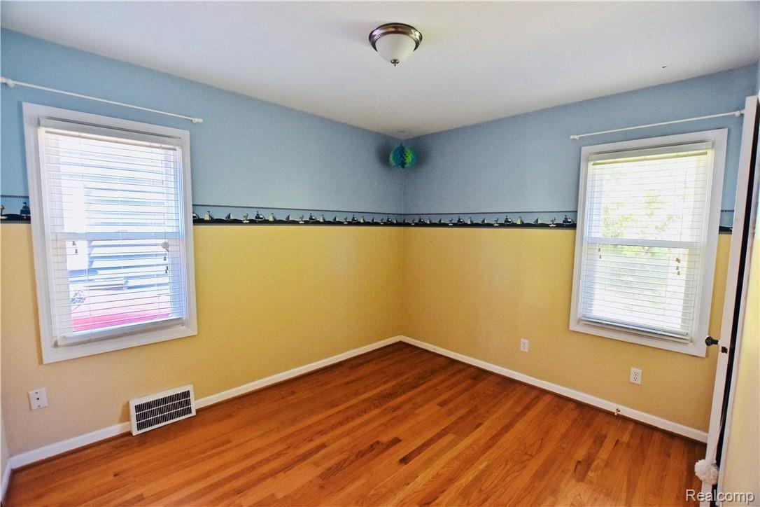 2268 Cambridge Road Berkley, MI 48072 - Photo 12 of 17 fullsizeoutput_33b3.jpeg