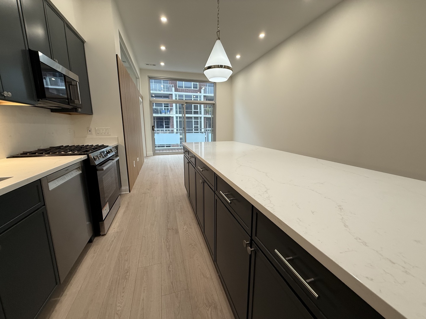 939 West Madison Street, Unit 507 Chicago, IL 60607 - Photo 6 of 22 Gallery Image 6