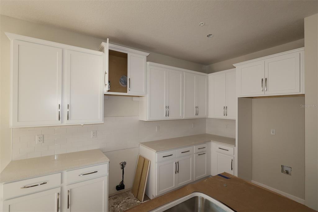 659 Pothos Street Apopka, FL 32703 - Photo 4 of 34 a view of a kitchen with electric appliances