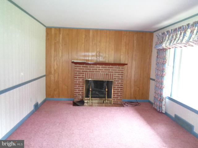 1005 Security Road Hagerstown, MD 21742 - Photo 7 of 28 Living Room