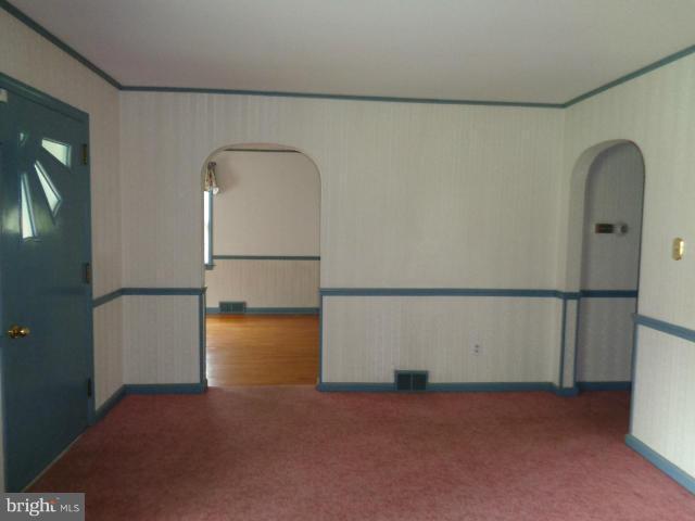 1005 Security Road Hagerstown, MD 21742 - Photo 8 of 28 Living Room
