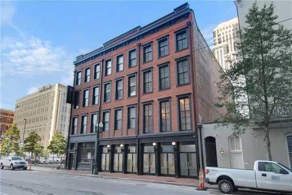 $2,500 | 419 Carondelet Street, Unit 403, New Orleans, LA 70139