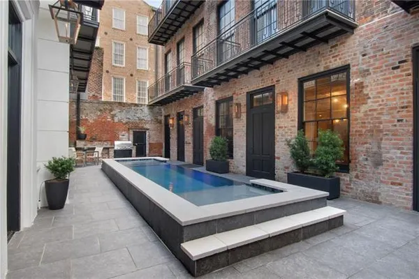 $2,500 | 419 Carondelet Street, Unit 403, New Orleans, LA 70139