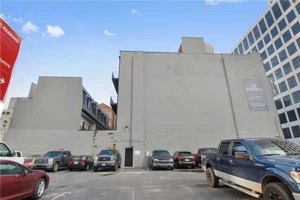 $2,500 | 419 Carondelet Street, Unit 403, New Orleans, LA 70139