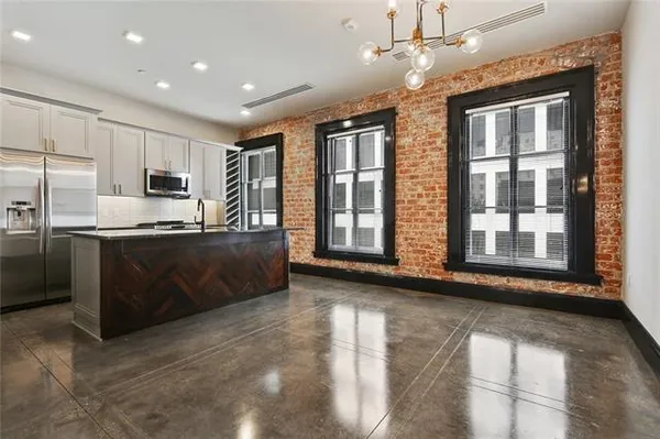 $2,500 | 419 Carondelet Street, Unit 403, New Orleans, LA 70139