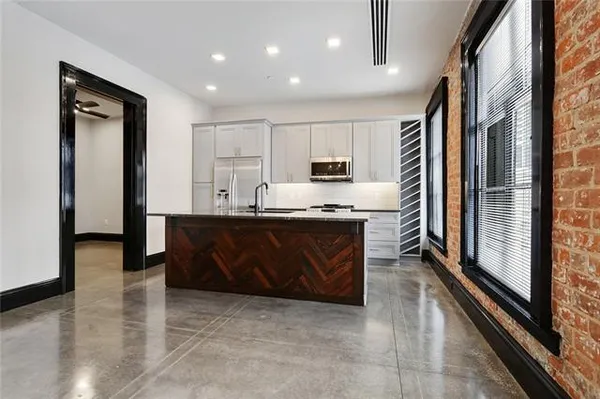 $2,500 | 419 Carondelet Street, Unit 403, New Orleans, LA 70139