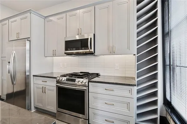 $2,500 | 419 Carondelet Street, Unit 403, New Orleans, LA 70139