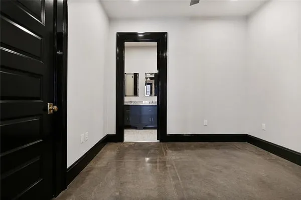 $2,500 | 419 Carondelet Street, Unit 403, New Orleans, LA 70139