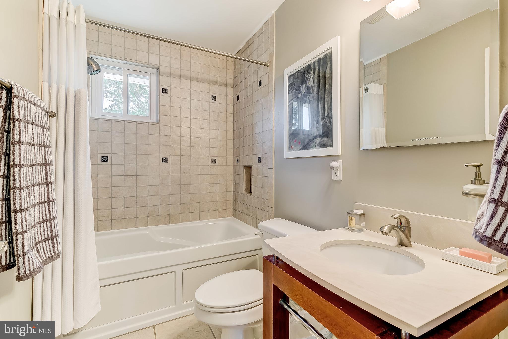 113 Belfast Road Lutherville-Timonium, MD 21093 - Photo 23 of 43 Hall Bathroom, soaking tub