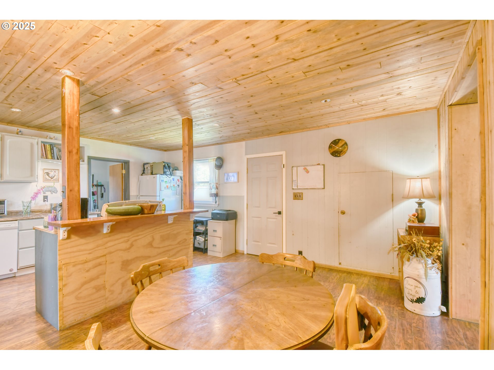 559 Southwest Cedar Street Pilot Rock, OR 97868 - Photo 19 of 42 a view of a living room