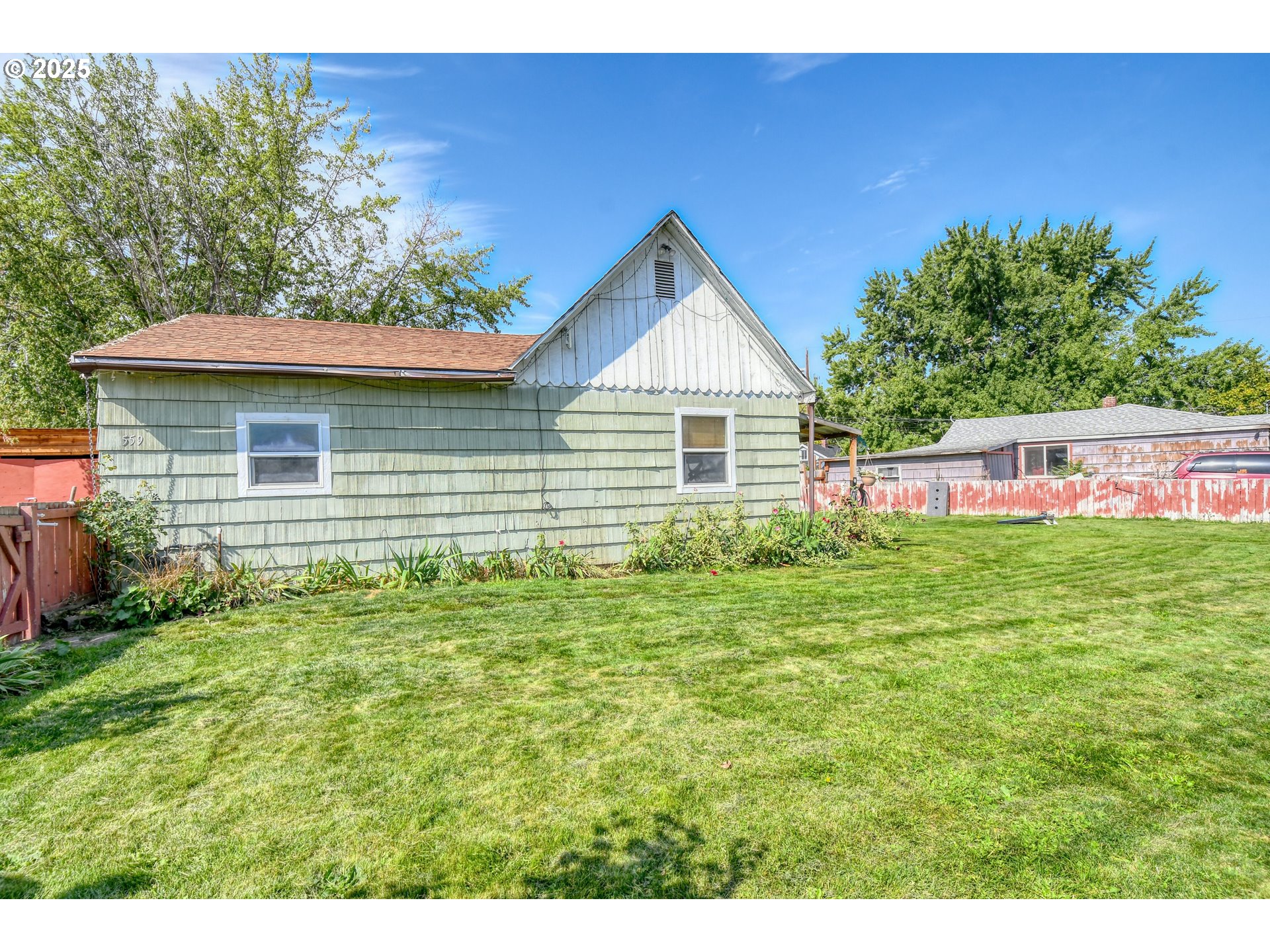 559 Southwest Cedar Street Pilot Rock, OR 97868 - Photo 3 of 42 a front view of a house with a garden