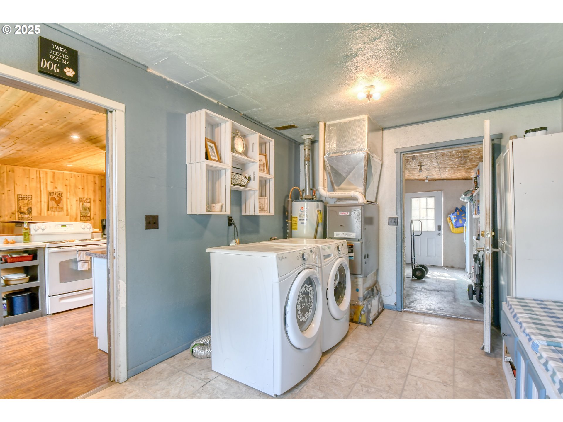 559 Southwest Cedar Street Pilot Rock, OR 97868 - Photo 32 of 42 a view of livingroom with washer and dryer