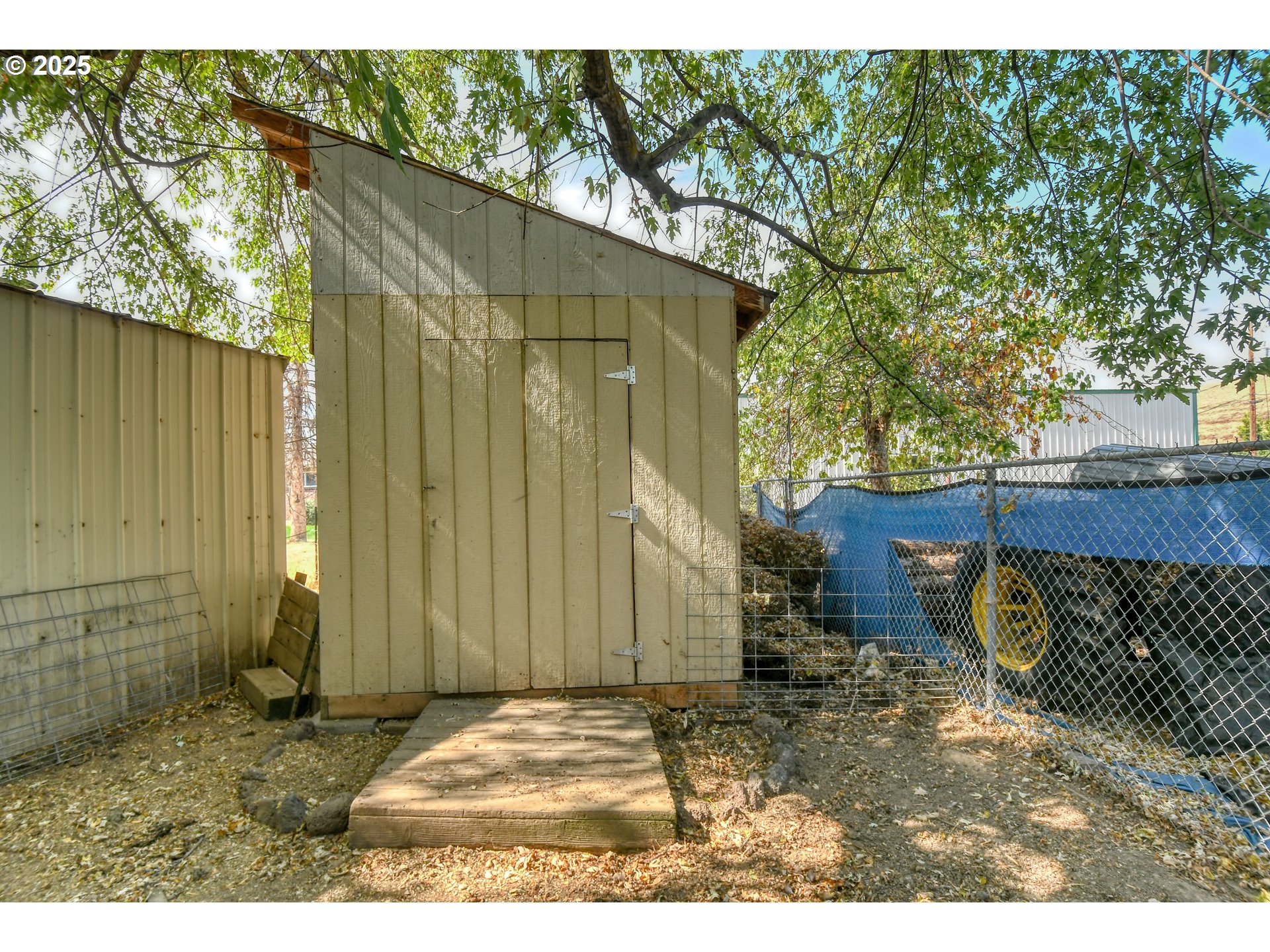 559 Southwest Cedar Street Pilot Rock, OR 97868 - Photo 9 of 42 a backyard of a house