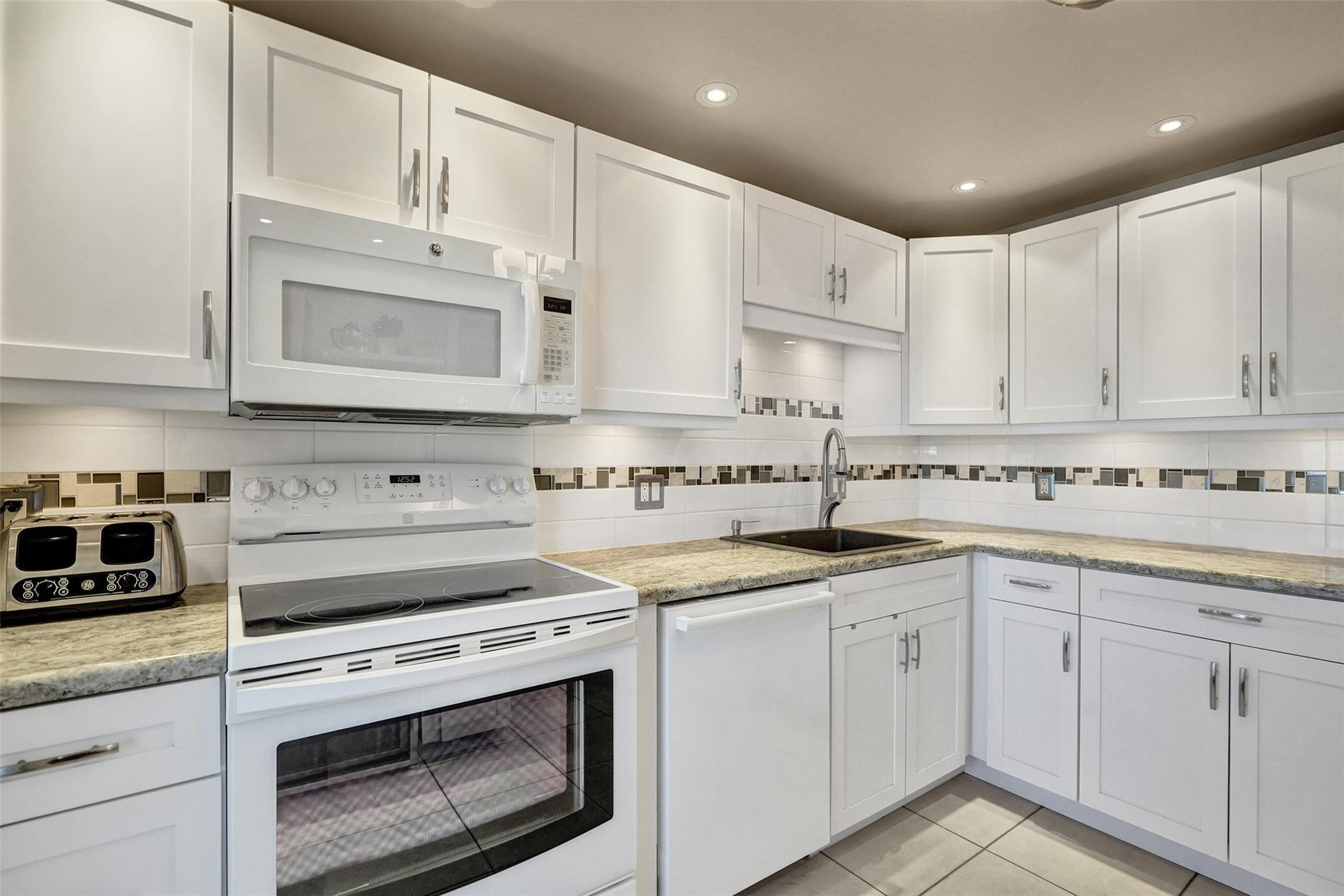 2681 South Course Drive, Unit 609 Pompano Beach, FL 33069 - Photo 12 of 54 Photo 12