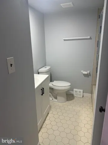 $1,525 | 526 Gia Circle, Clifton Heights, PA 19018