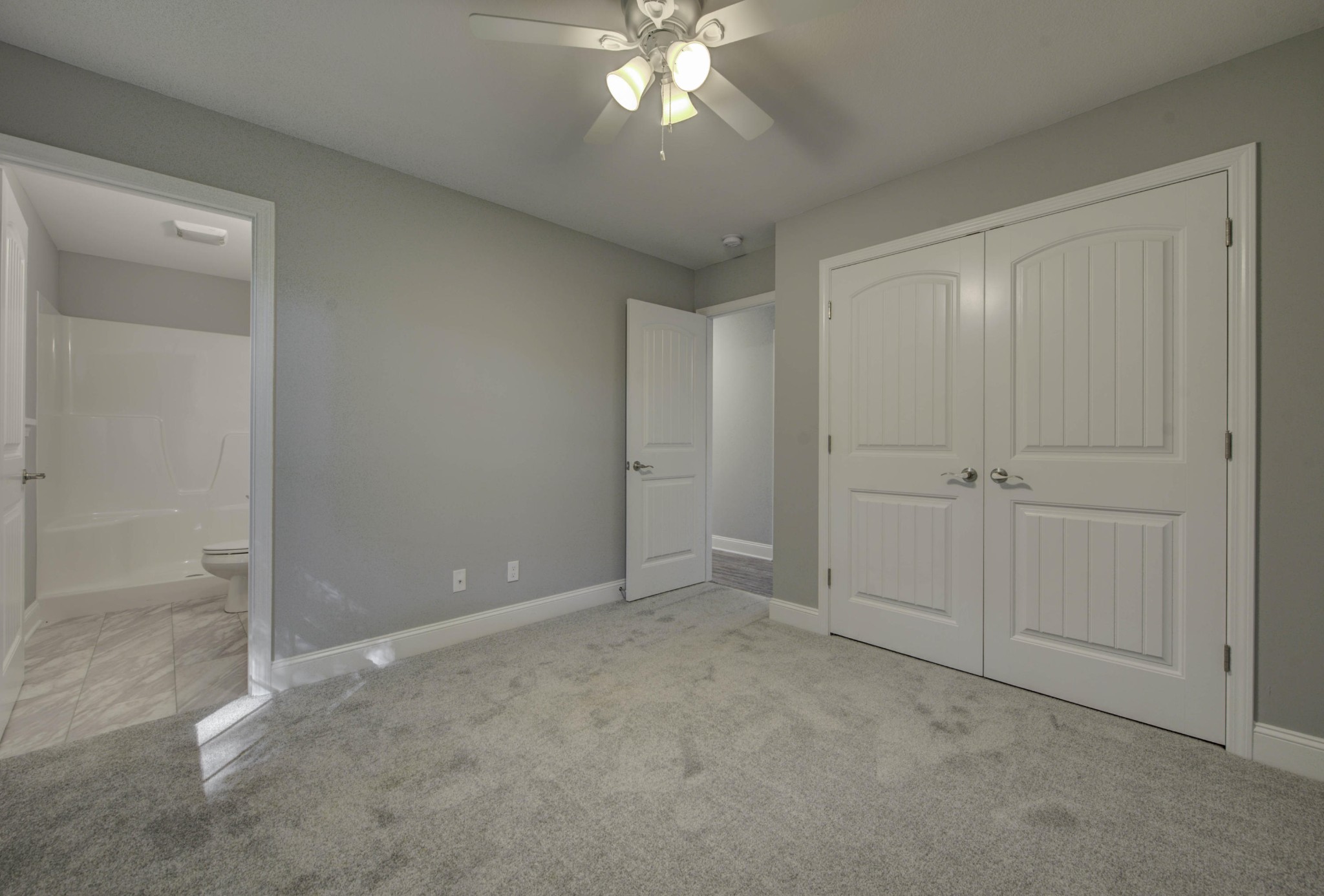 127 West Lincoln Road Oak Ridge, TN 37830 - Photo 14 of 32 an empty room with closet and windows