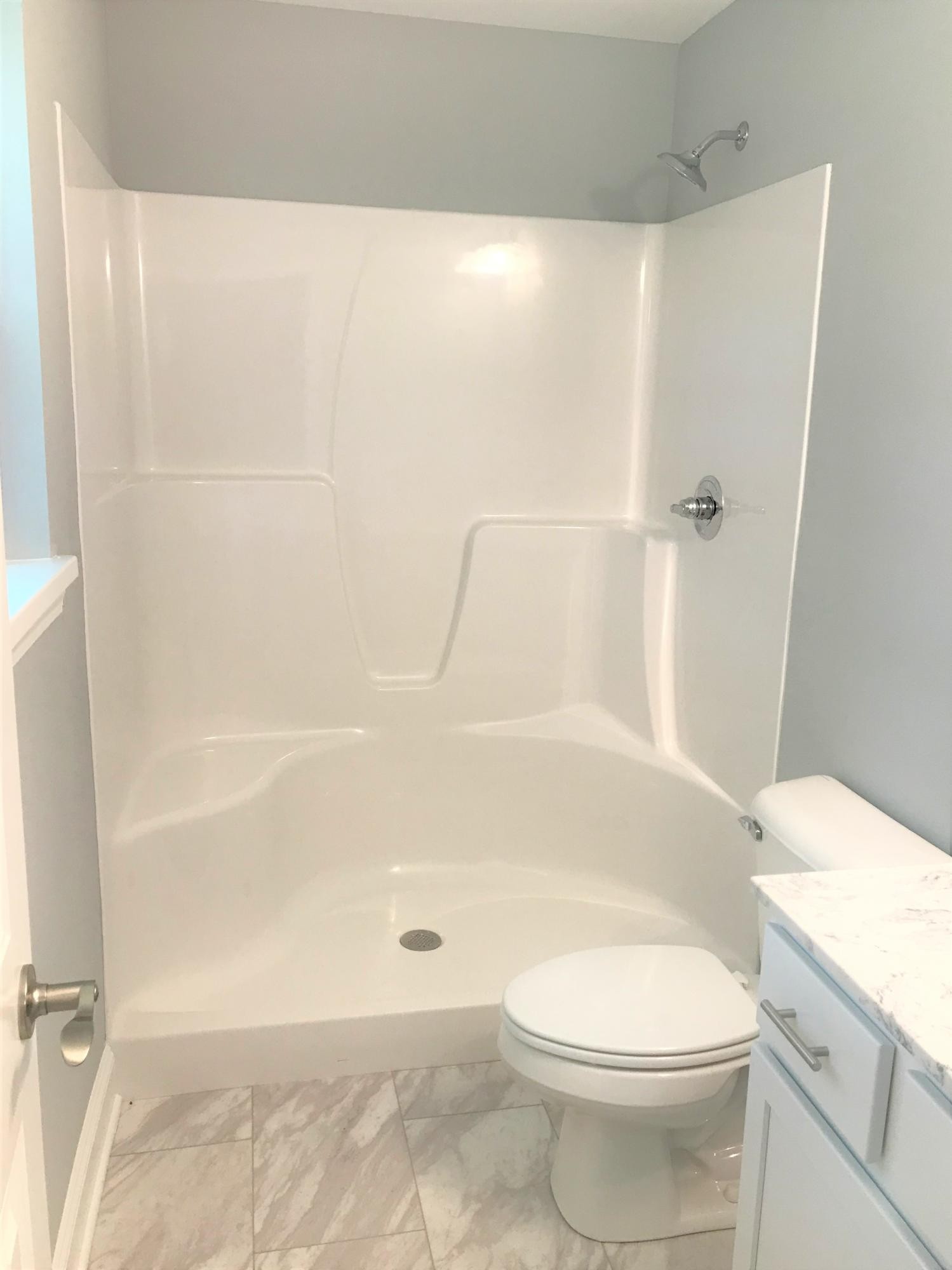 127 West Lincoln Road Oak Ridge, TN 37830 - Photo 15 of 32 a bathroom with a toilet and a bathtub