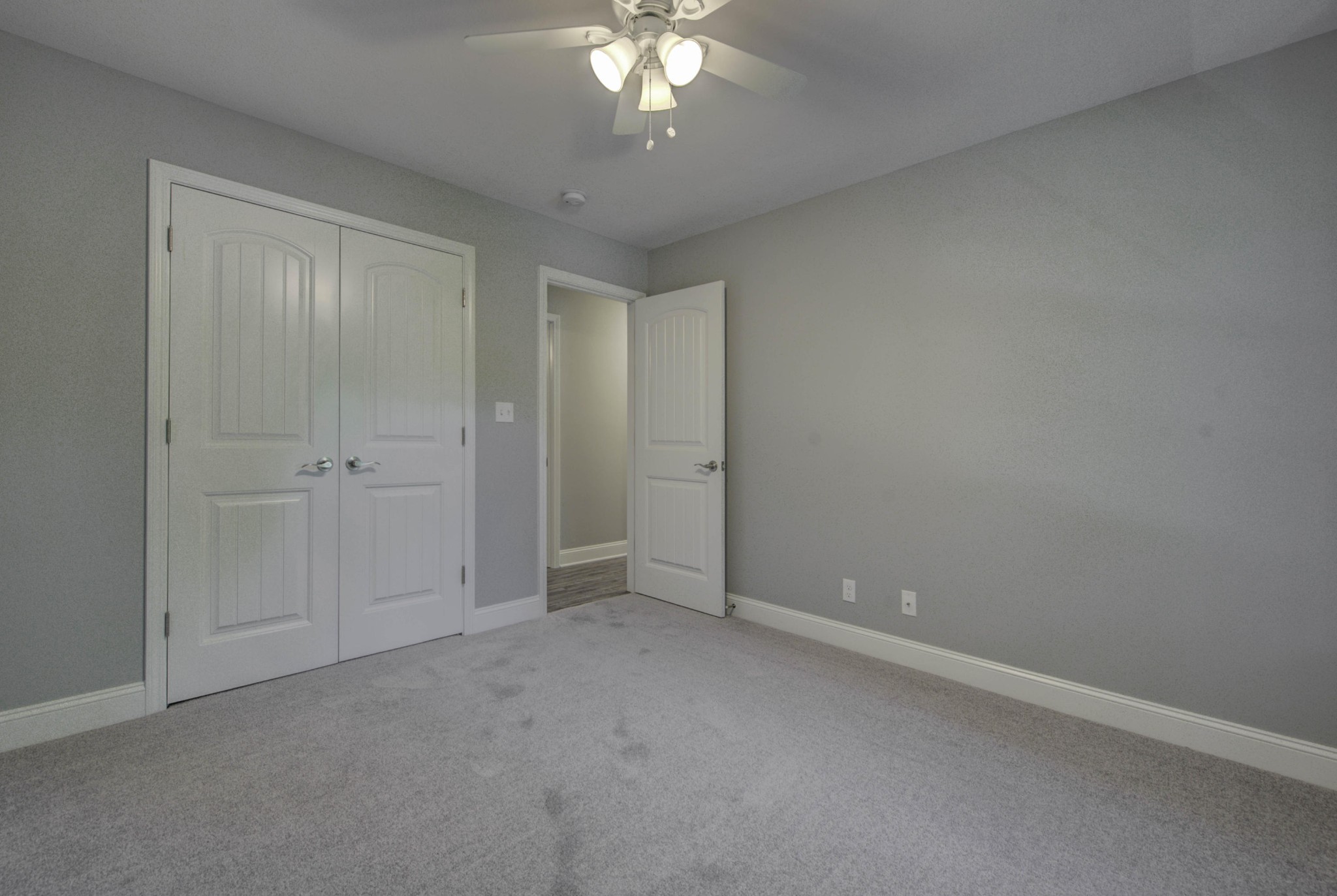 127 West Lincoln Road Oak Ridge, TN 37830 - Photo 20 of 32 an empty room with chandelier fan
