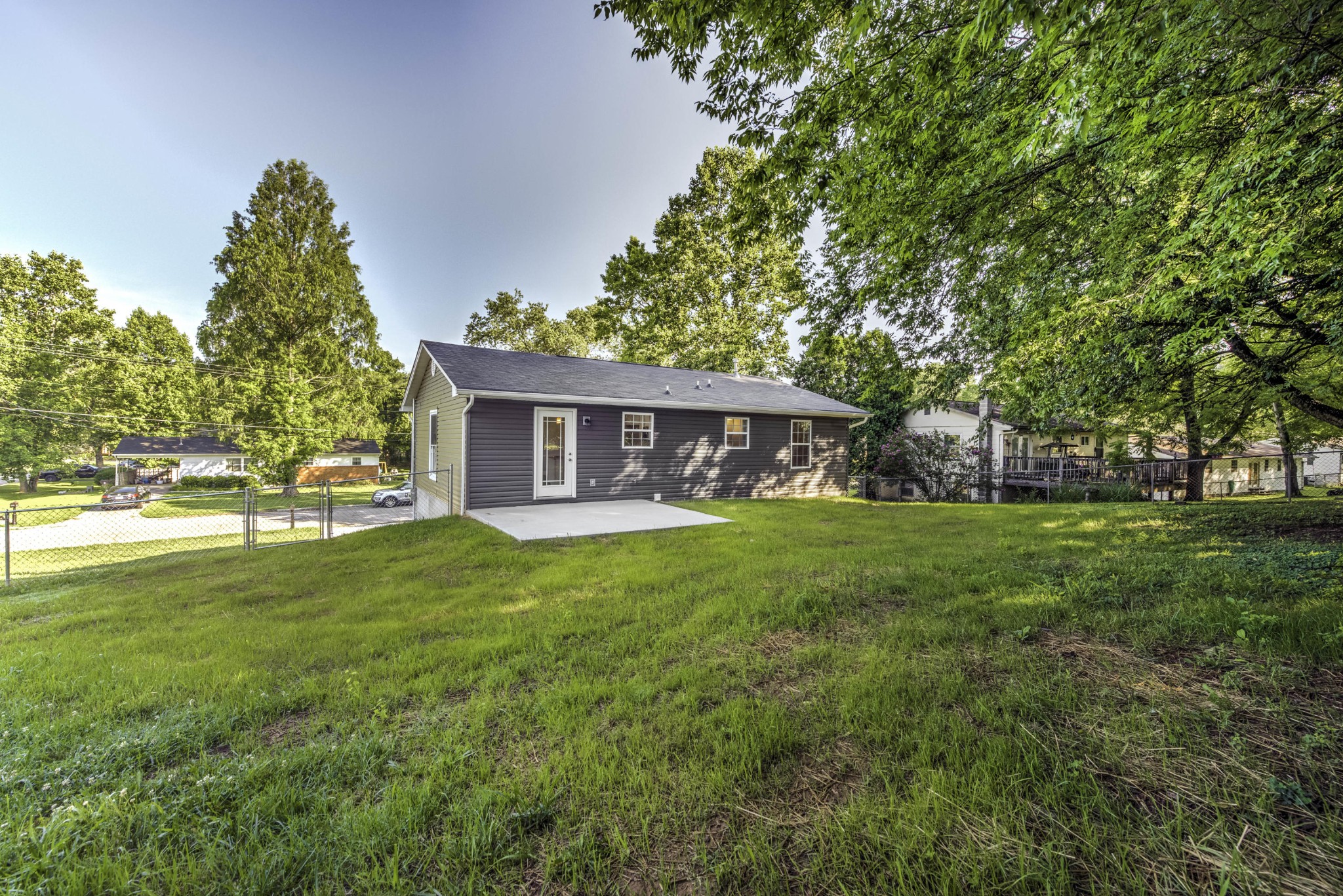 127 West Lincoln Road Oak Ridge, TN 37830 - Photo 30 of 32 a front view of house with yard and green space