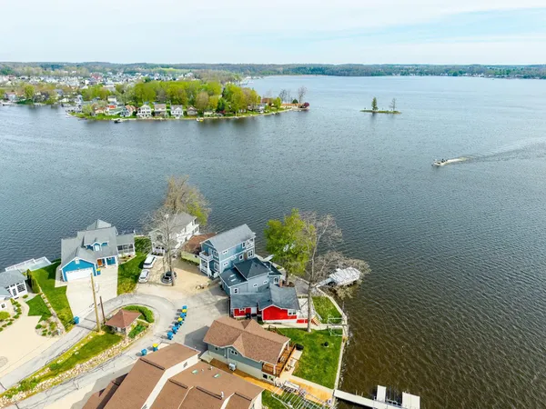 $449,000 | 980 Ln 221B Hamilton Lake, Hamilton, IN 46742