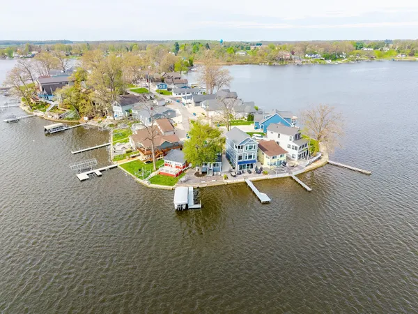 $449,000 | 980 Ln 221B Hamilton Lake, Hamilton, IN 46742