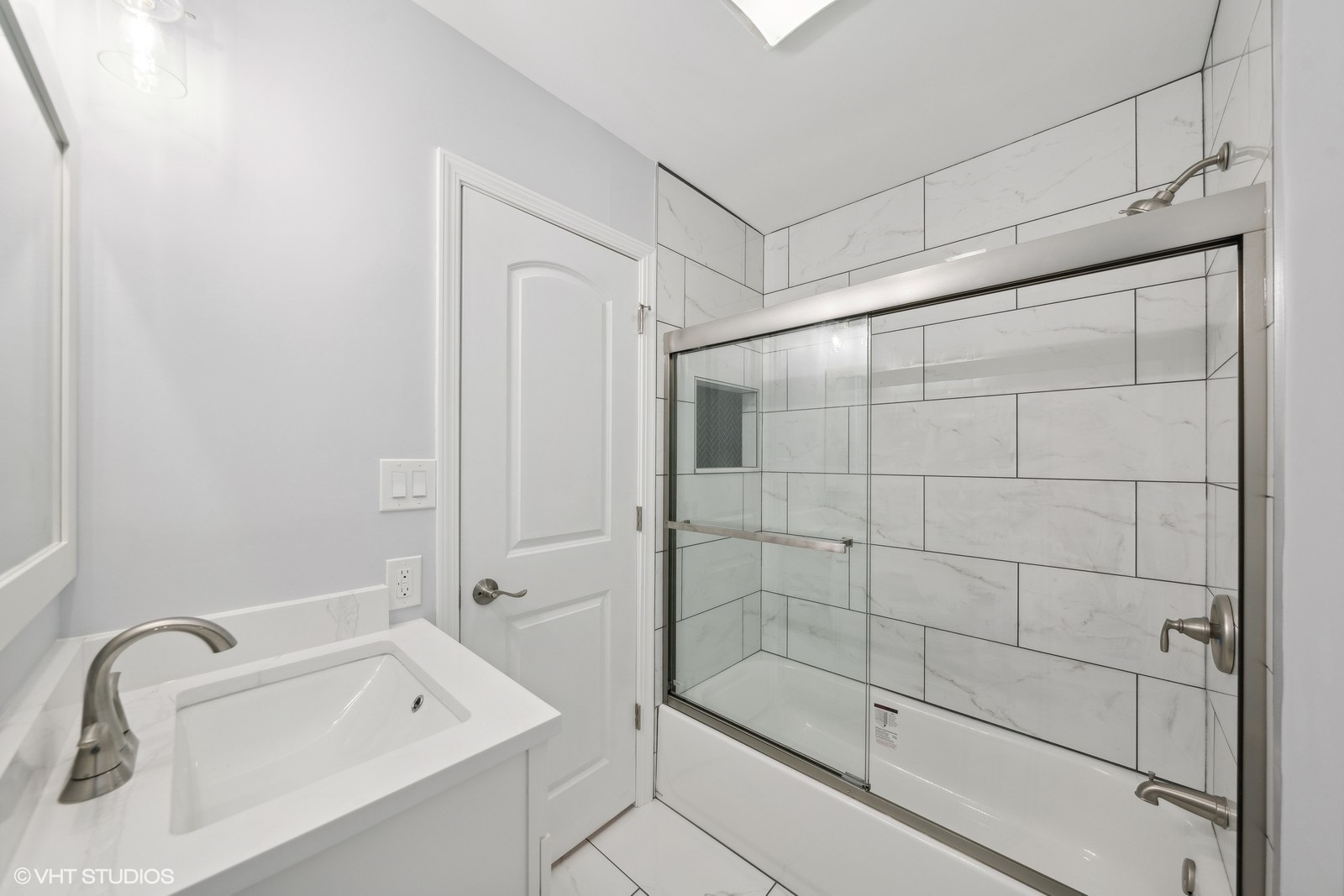 129 Springleaf Drive Bolingbrook, IL 60440 - Photo 9 of 14 a bathroom with a bathtub and shower