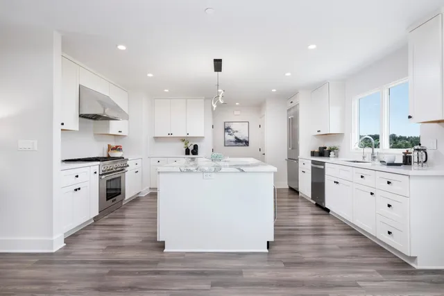 $3,995,000 | 30 Calaveras Court, Hillsborough, CA 94010