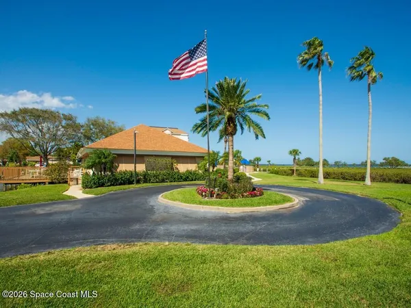 $2,200 | 6240 East Mirror Lake Drive, Unit 201, Sebastian, FL 32958