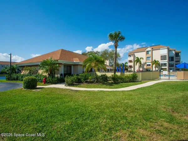 $2,200 | 6240 East Mirror Lake Drive, Unit 201, Sebastian, FL 32958