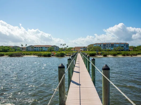 $2,200 | 6240 East Mirror Lake Drive, Unit 201, Sebastian, FL 32958