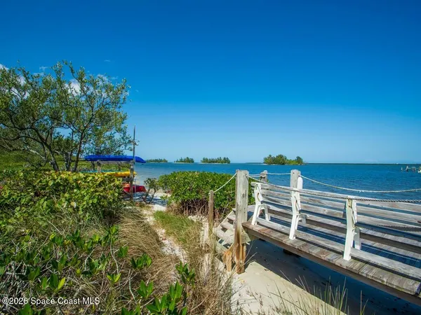 $2,200 | 6240 East Mirror Lake Drive, Unit 201, Sebastian, FL 32958