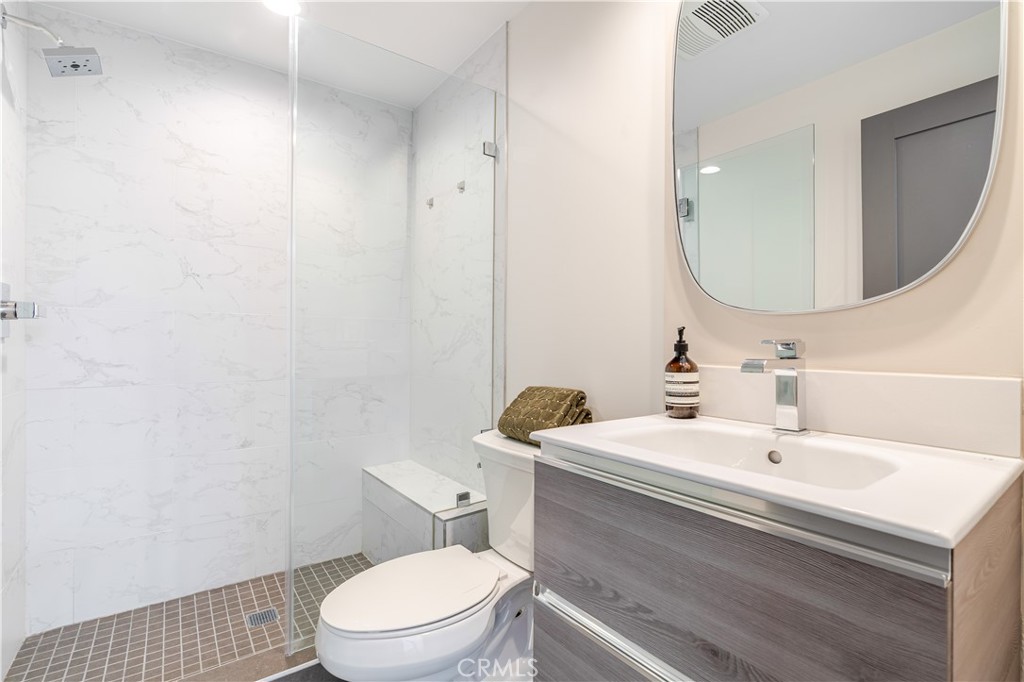 2707 Rockefeller Lane, Unit B Redondo Beach, CA 90278 - Photo 27 of 34 Loft bathroom