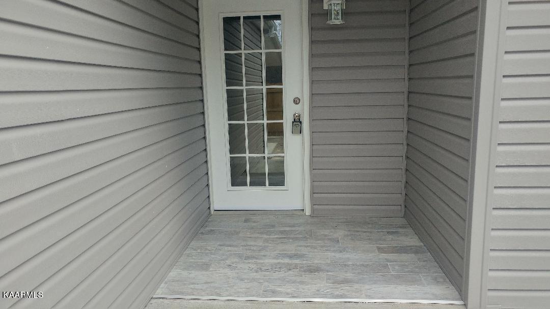 141 Pembroke Road Oak Ridge, TN 37830 - Photo 2 of 26 thumbnail (8)