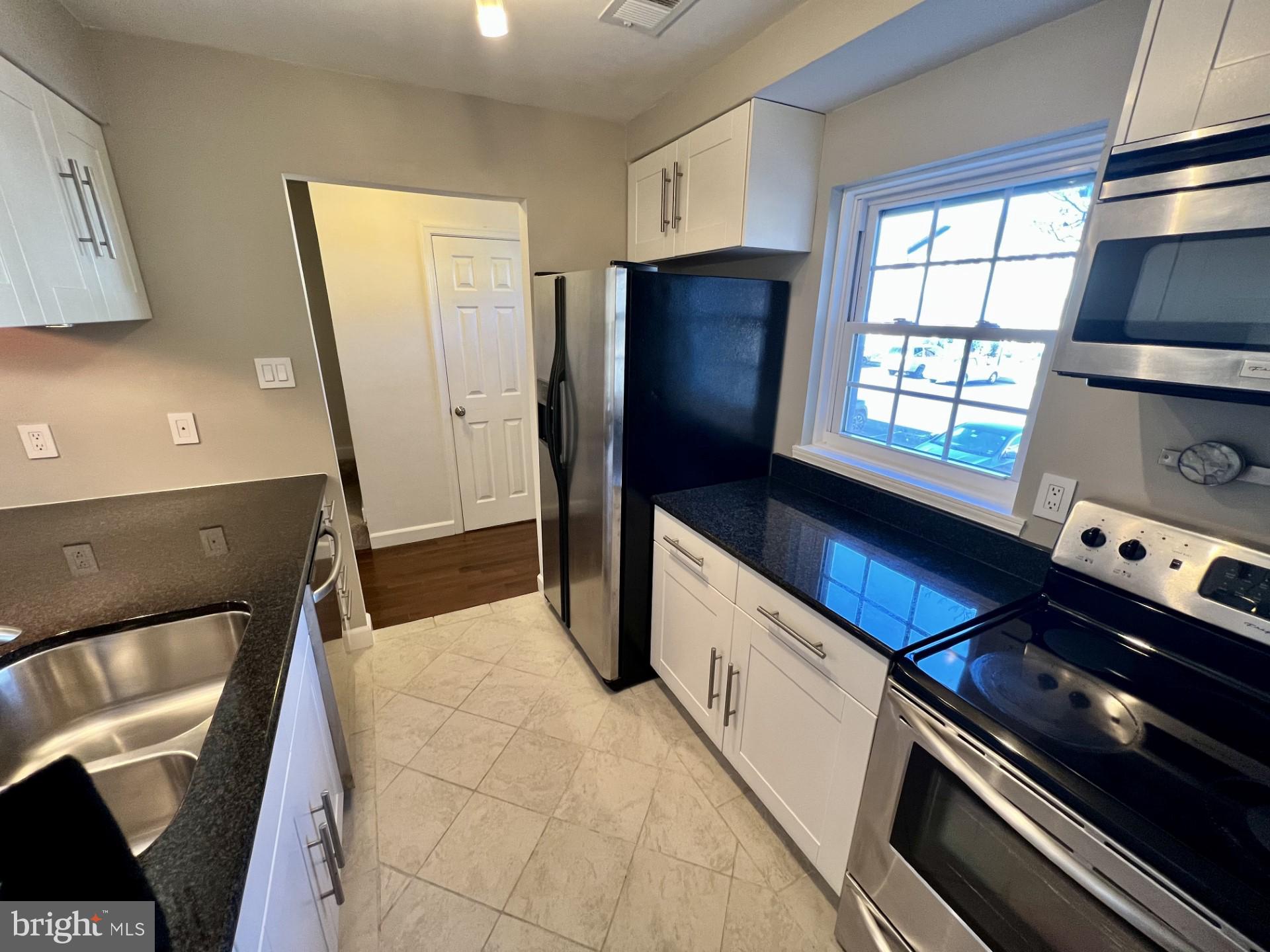 14497 Golden Oak Road Centreville, VA 20121 - Photo 3 of 13 Gallery Image 3