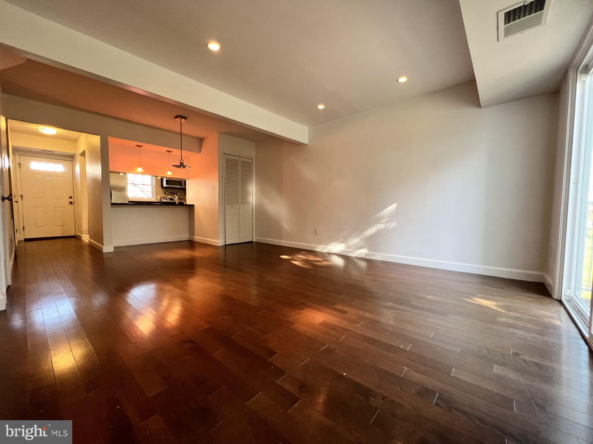 14497 Golden Oak Road Centreville, VA 20121 - Photo 5 of 13 Gallery Image 5