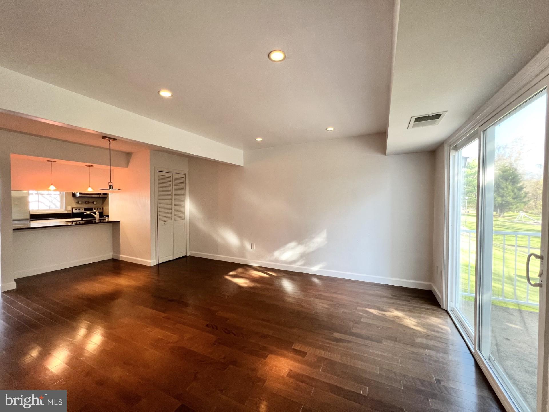 14497 Golden Oak Road Centreville, VA 20121 - Photo 6 of 13 Gallery Image 6