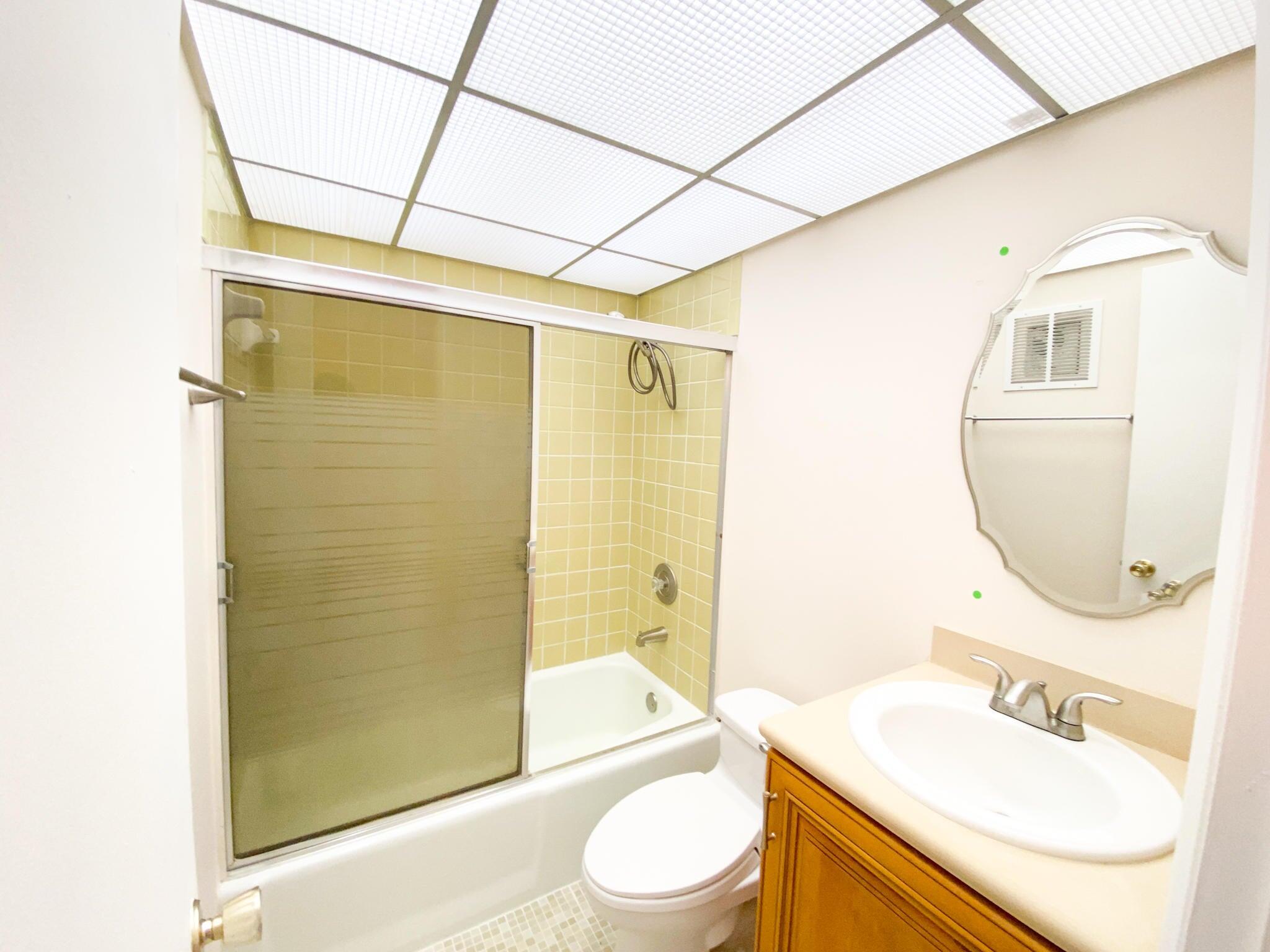 612 Northwest 13th Street, Unit 27 Boca Raton, FL 33486 - Photo 5 of 10 bathroom 2