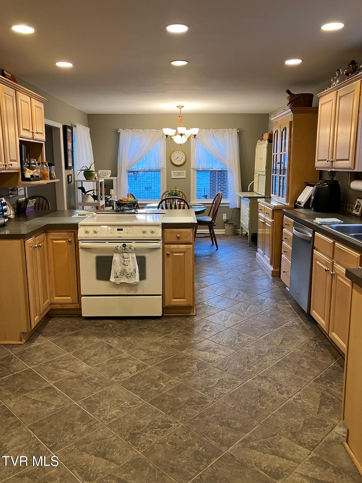 904 Mountainview Road Erwin, TN 37650 - Photo 19 of 26 18