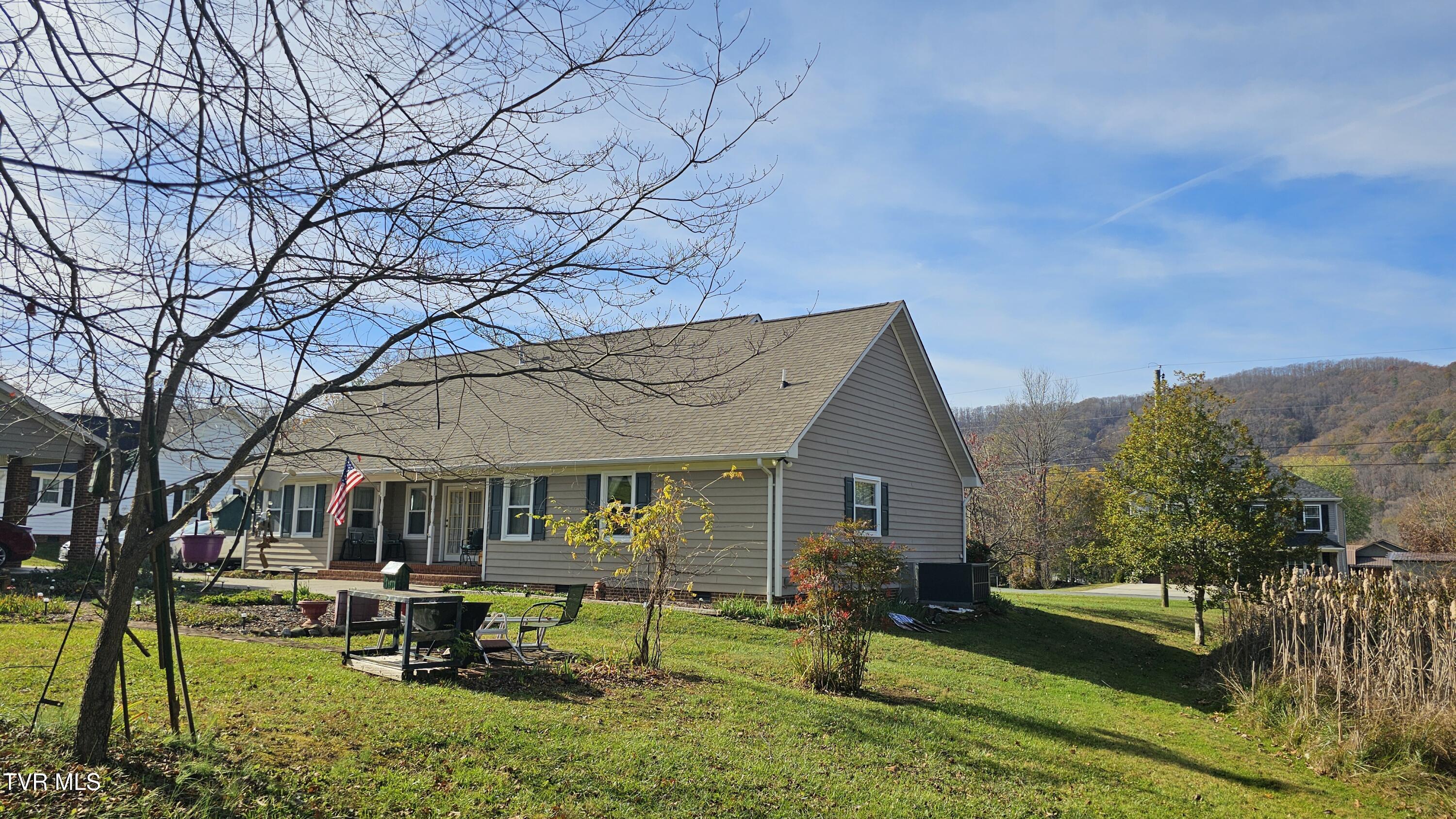 904 Mountainview Road Erwin, TN 37650 - Photo 3 of 26 2