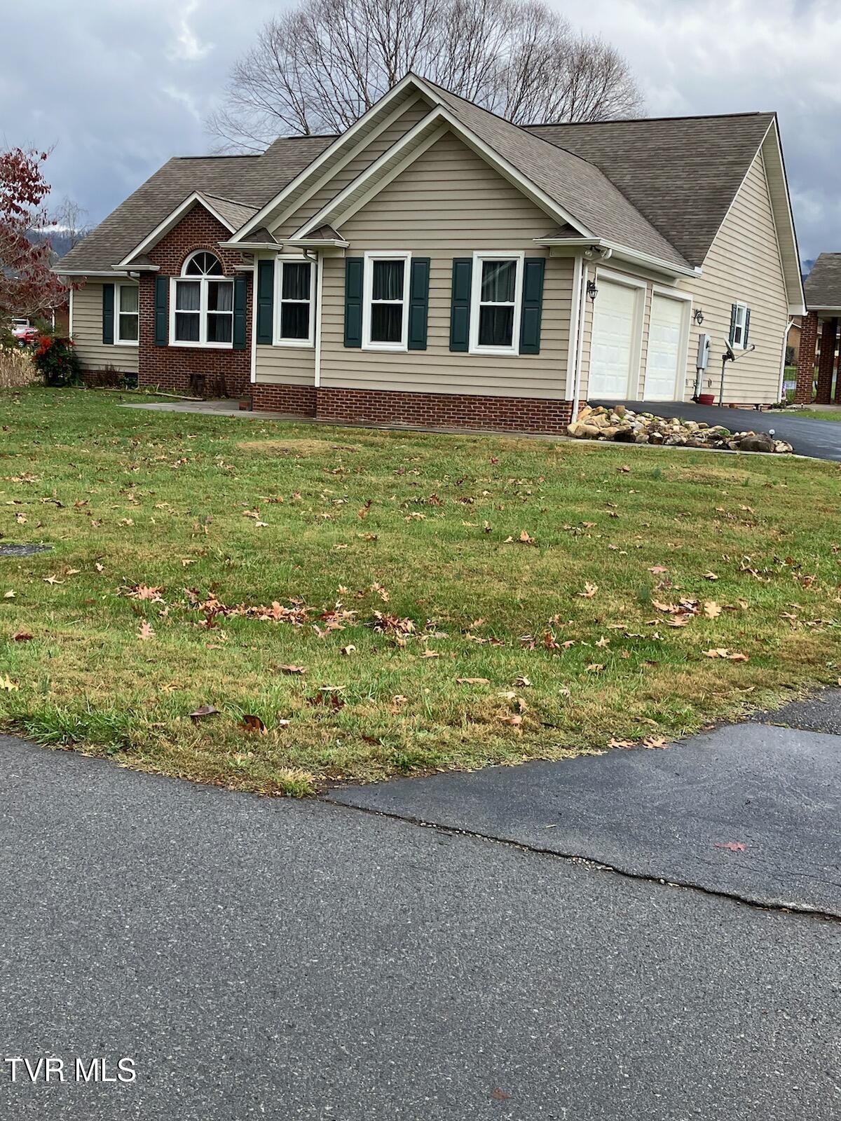 904 Mountainview Road Erwin, TN 37650 - Photo 5 of 26 4