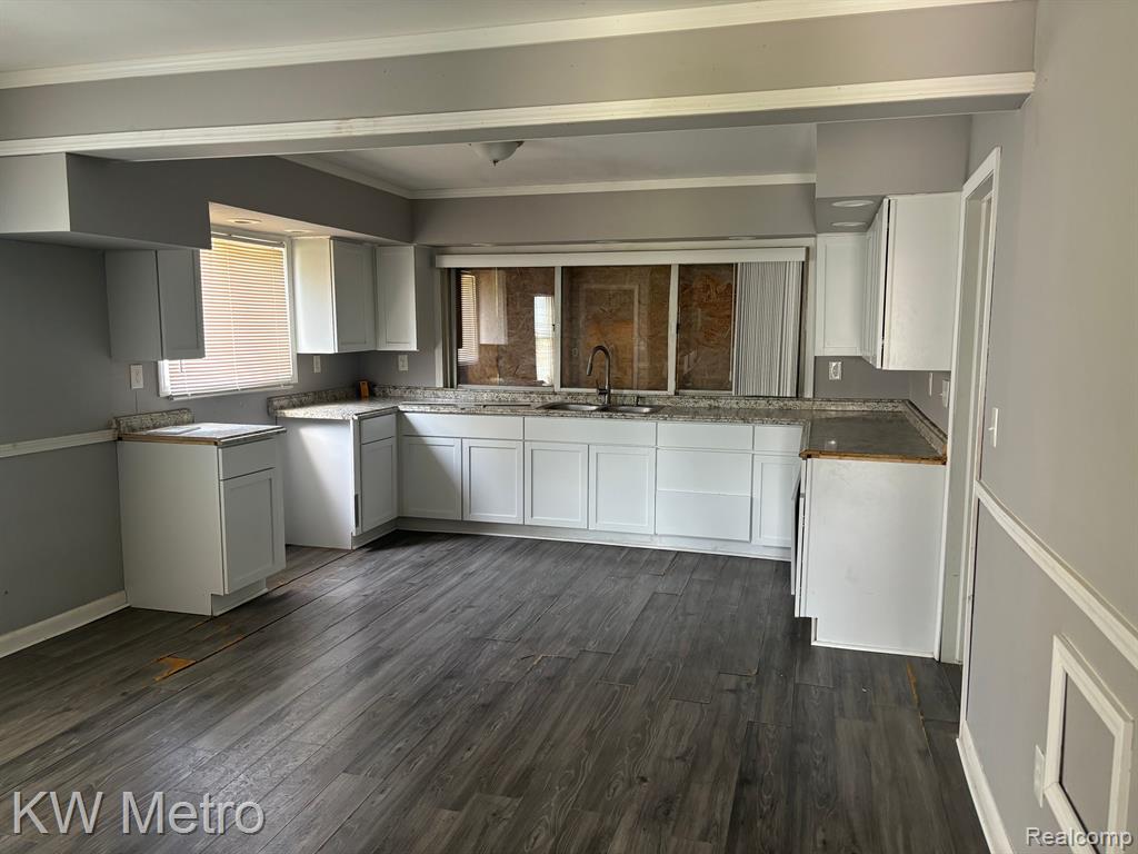 8619 Burt Road Detroit, MI 48228 - Photo 4 of 12